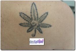 tatuaje hoja marihuana